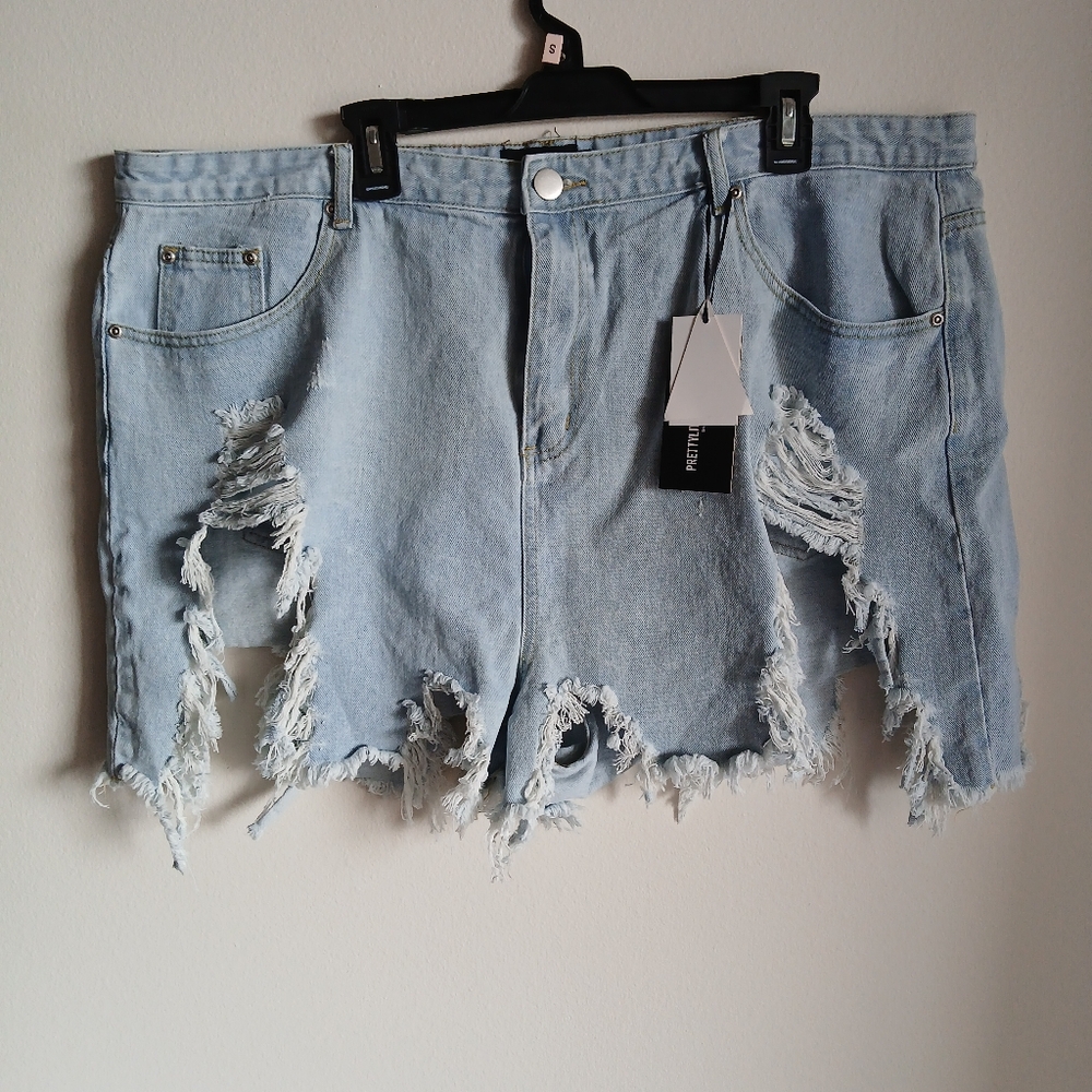 NWT Pretty Little Thing  Extreme Thigh Rip Distressed Denim Short 2X